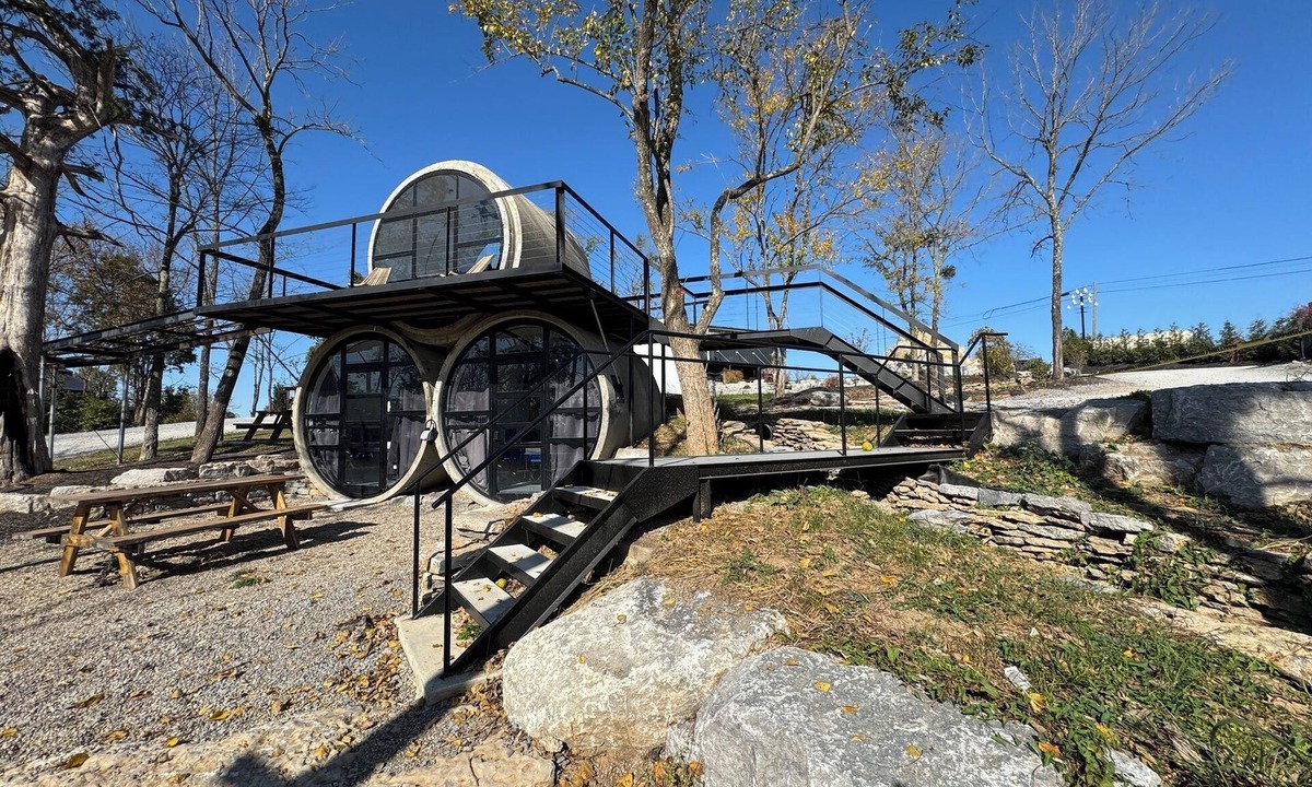 Lancaster RV Rental | Tube - 678