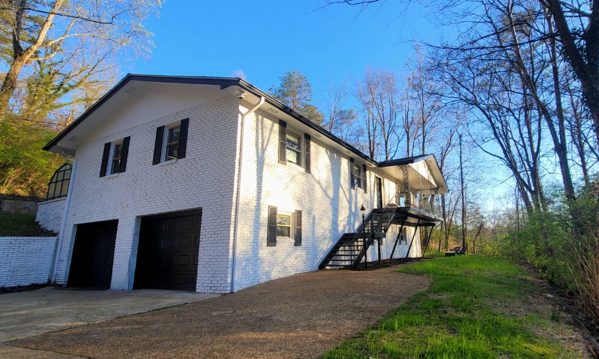 Lupton City House | Ultimate Serene Mountain Retreat on 1+ Acre Private Land, Minutes to Downtown