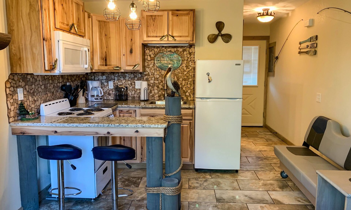 Table Rock Condo | UNIQUE FISHING THEME Studio, complete renovation, FREE WI-FI