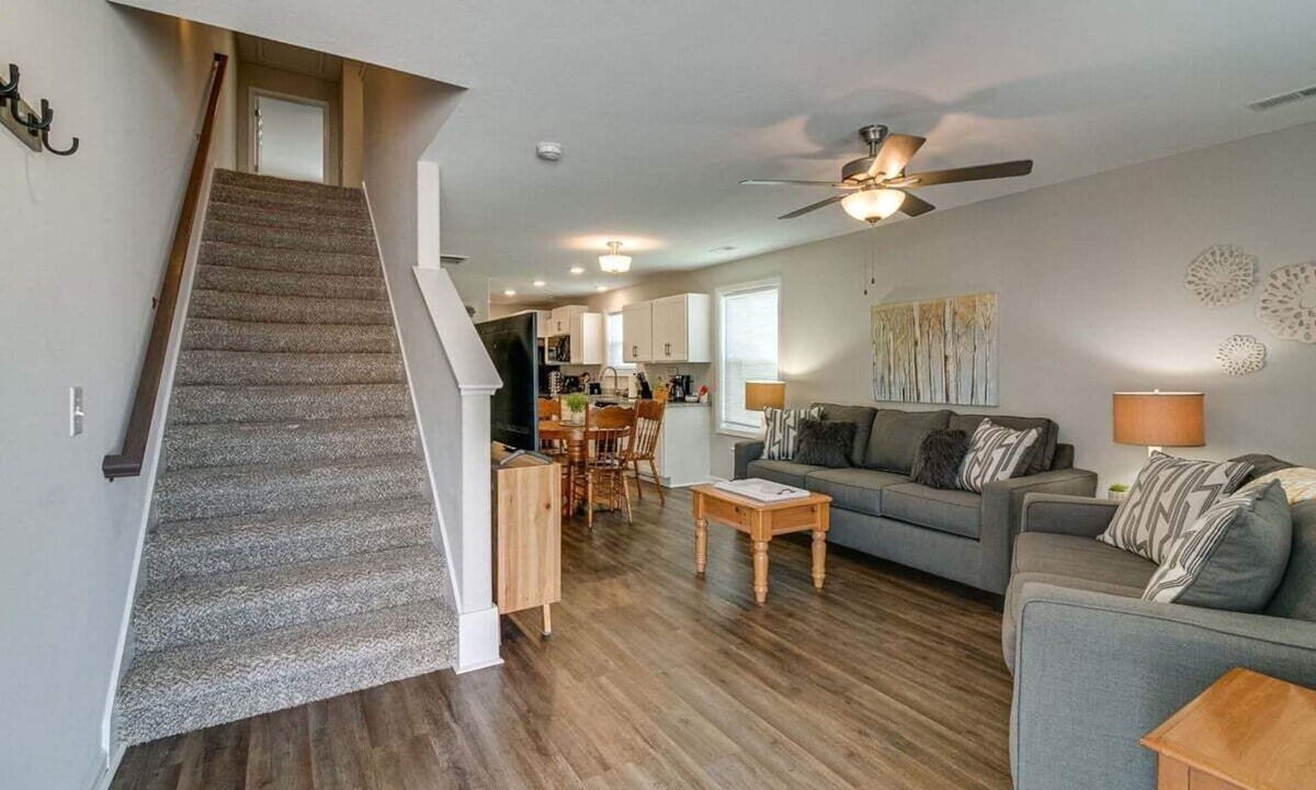 Clarksville Cottage | Unit #B 1010 Franklin St