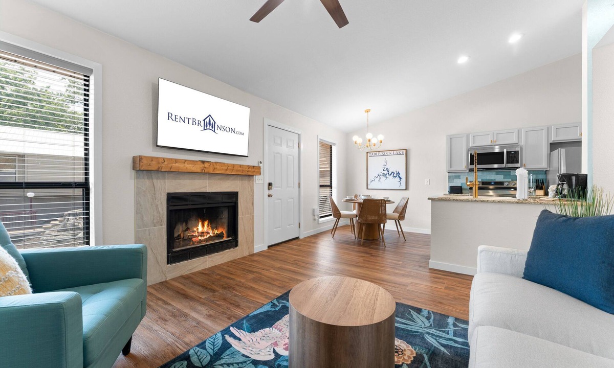 Kimberling City House | Upgraded Retreat with Cmty Pool, Cmty Pickleball, Mini Golf, Hiking Trail & Free Attraction Tickets