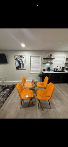 Memphis House | Uptown Modern Escape 4bd 2ba