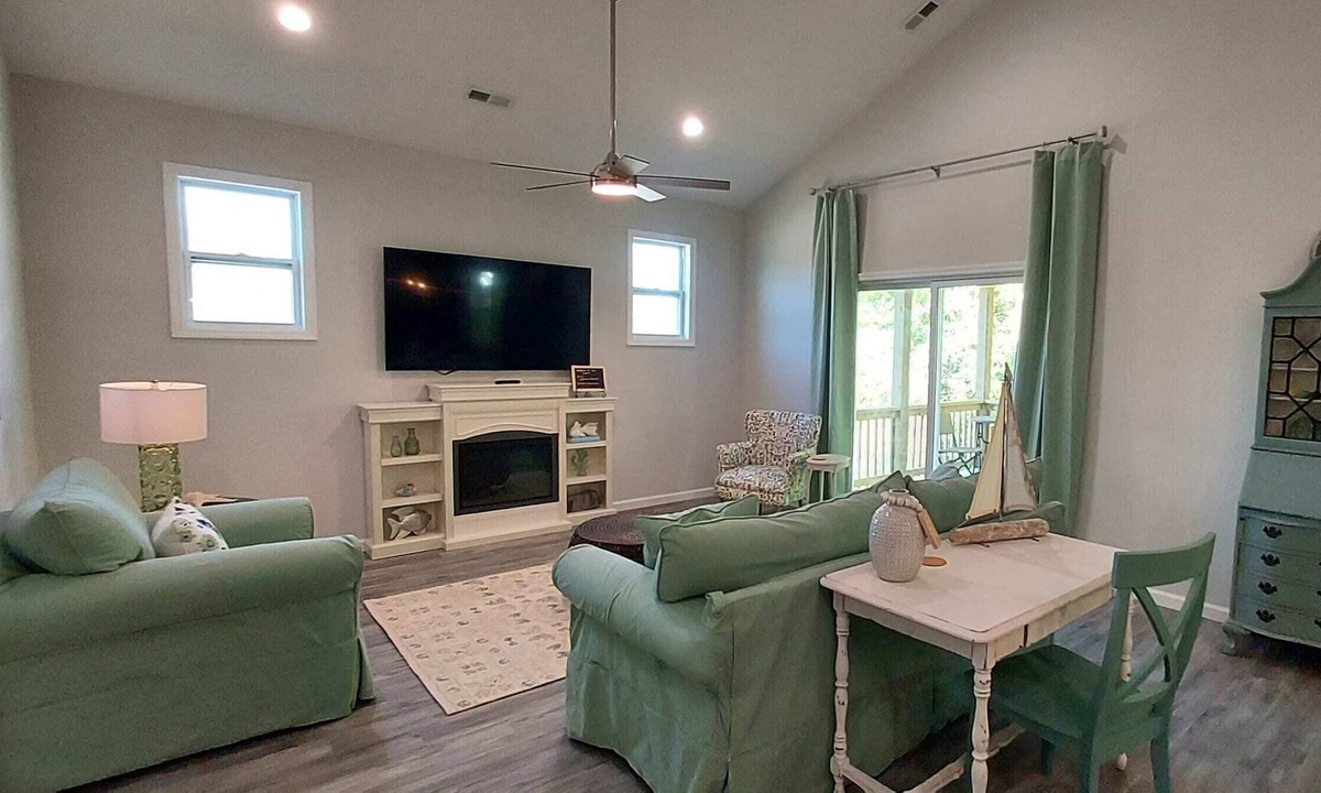 Jacksonville House | Urban Coastal 3-Bedroom Sleeps 11 / 134
