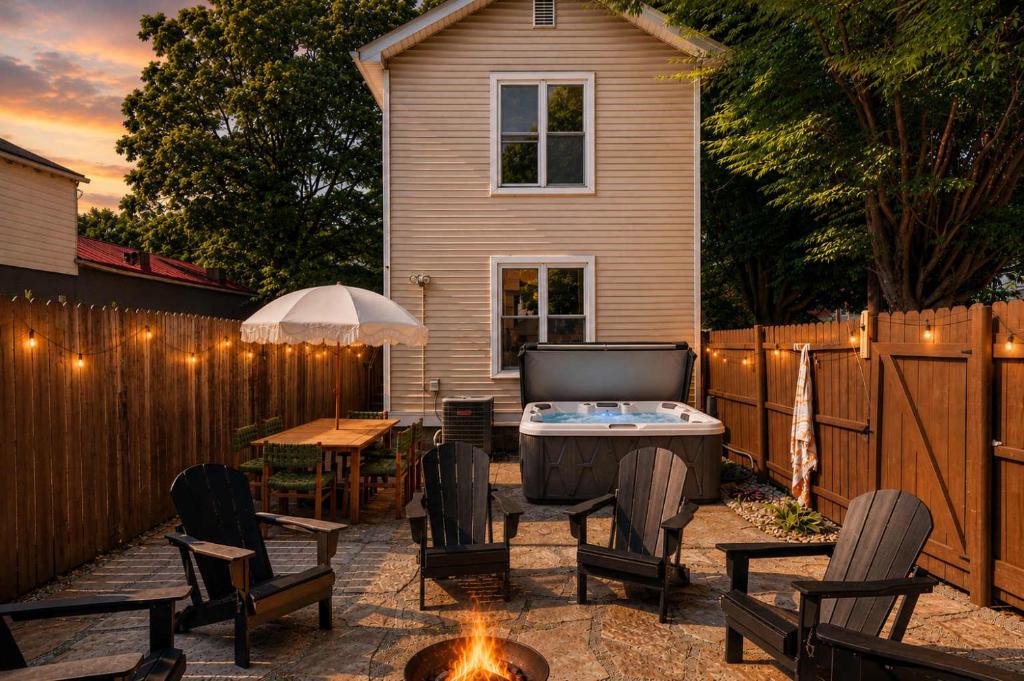Phoenix Hill House | Urban Retro Retreat with Hot Tub & Spacious Yard