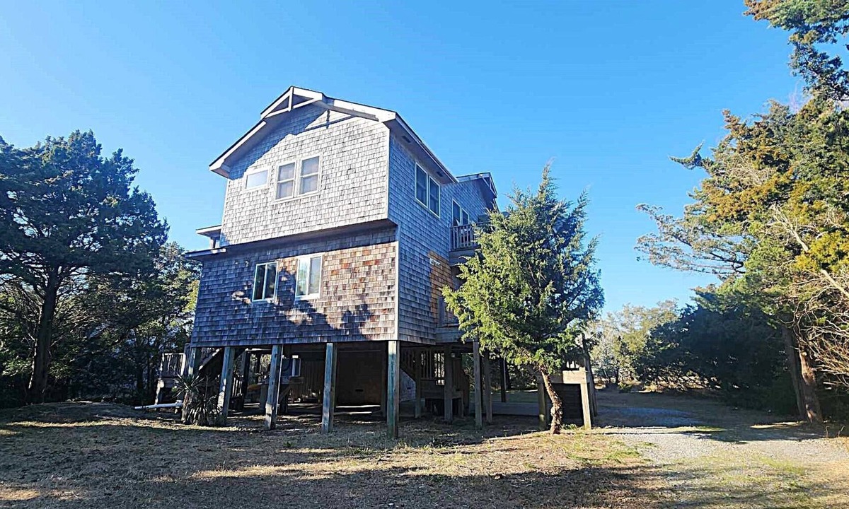 Ocracoke House | UT69: The Sea Hawk | Spacious with Rooftop Deck