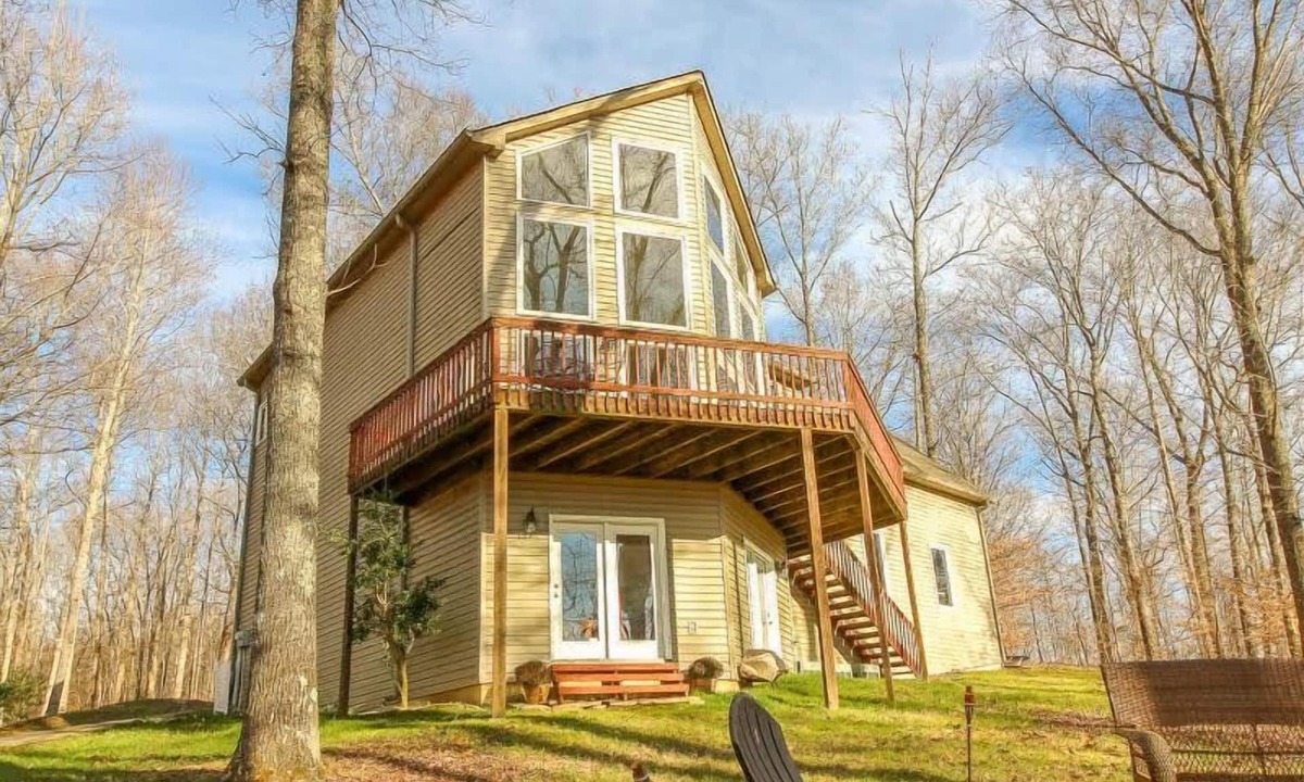Franklin House | Vibrant, Secluded & Family-Friendly Retreat - w/Game Room and Amazing Views