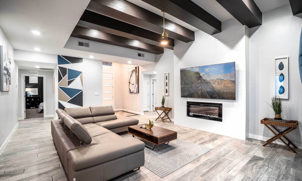 Chamberino Villa | VILLA WITH MASTER SUITE CLOSE TO SHOPPING 4 BR 3BA