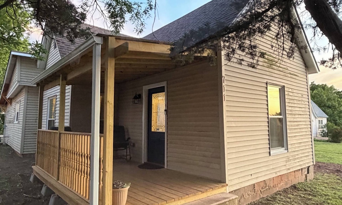Pawnee Cottage | Vintage Whitfield Cottage Retreat 3 Bedroom 2 Bath Sleeps 7