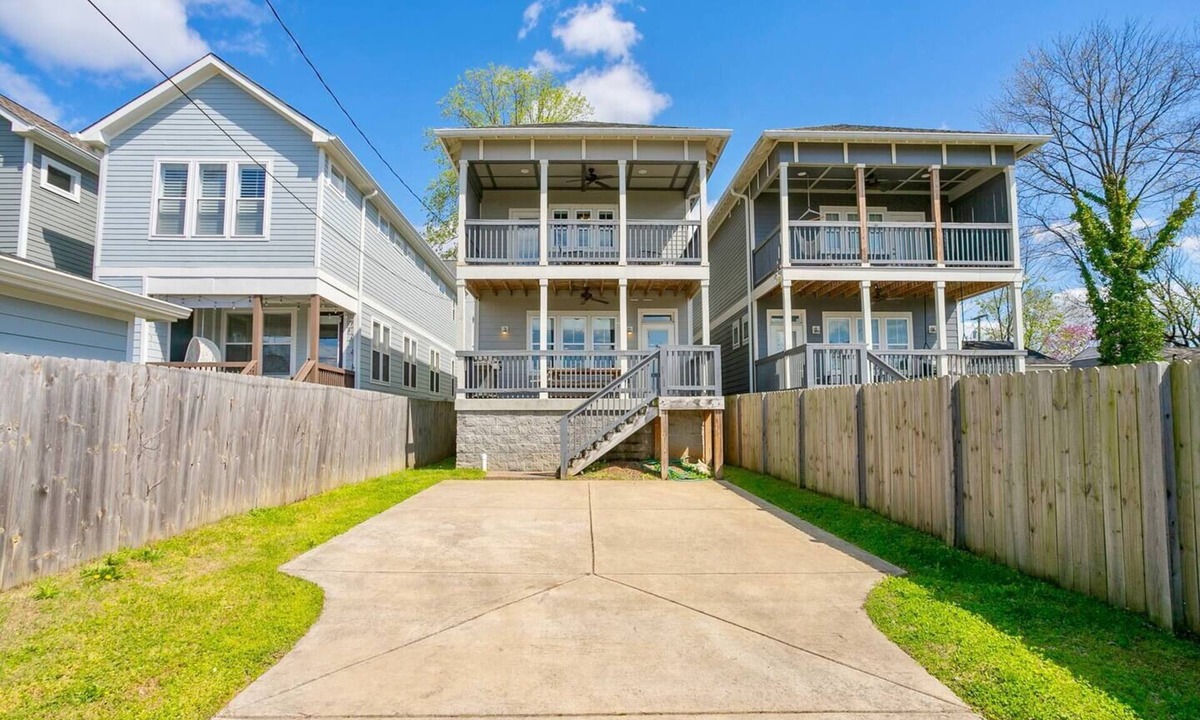 McFerrin Park House | Walk to Nissan Stadium · Sleeps 12 · Views