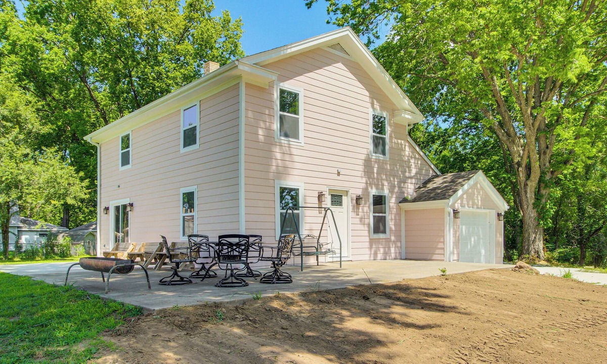 Holt House | Walk to Winery! Home w/Patio & Yard in Holt