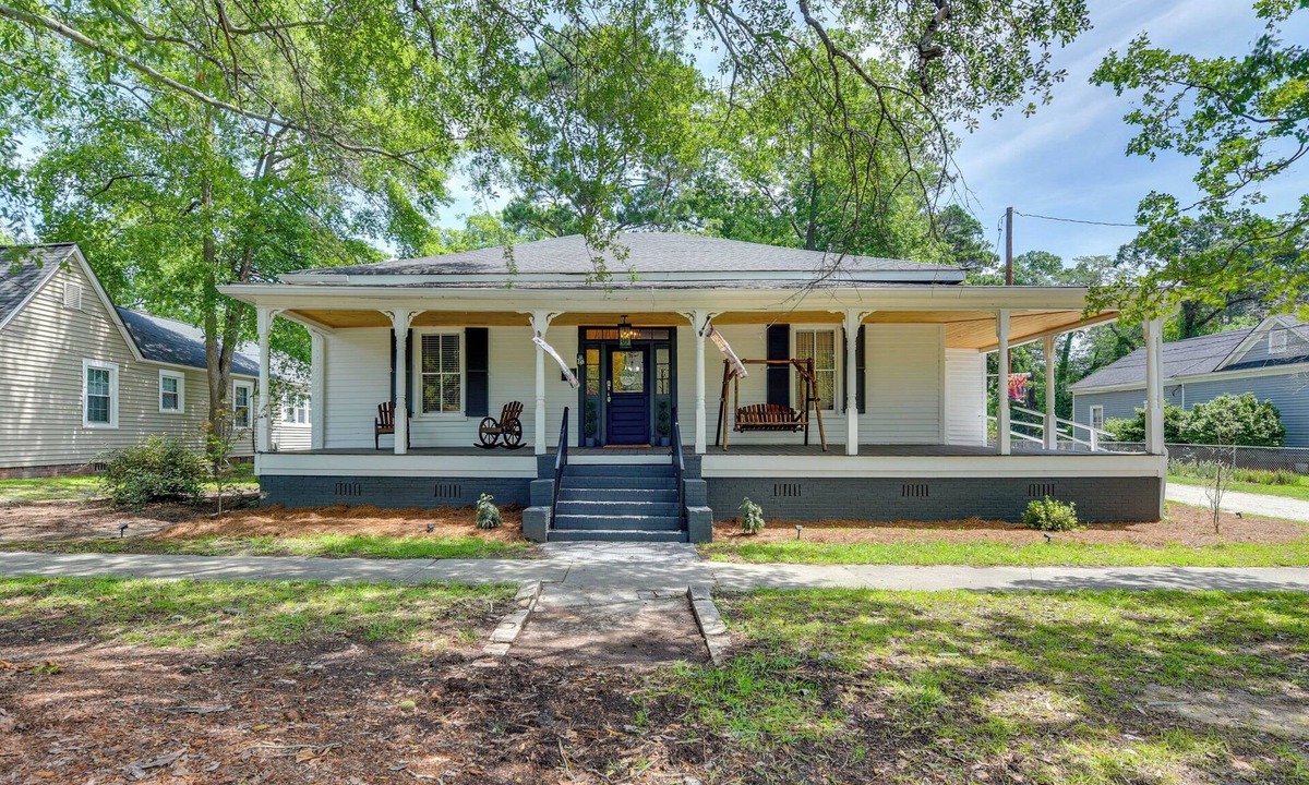 Cheraw House | Walkable Gem in Historic Dtwn Cheraw! Group Ready