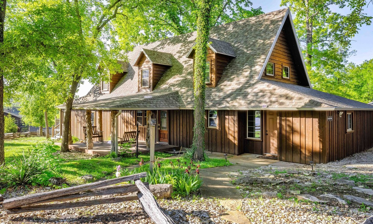 Indian Point Cabin | WaterMill Cove Resort LAKEFRONT Cabin 2 mi to Silver Dollar City Pools Mini Golf