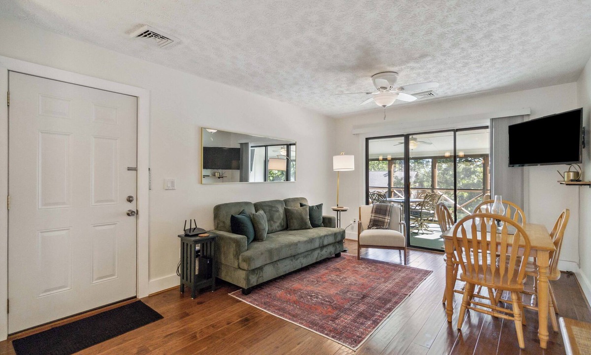 Bronston Condo | Welcome to Lakeside Oasis – A Lakeside Getaway