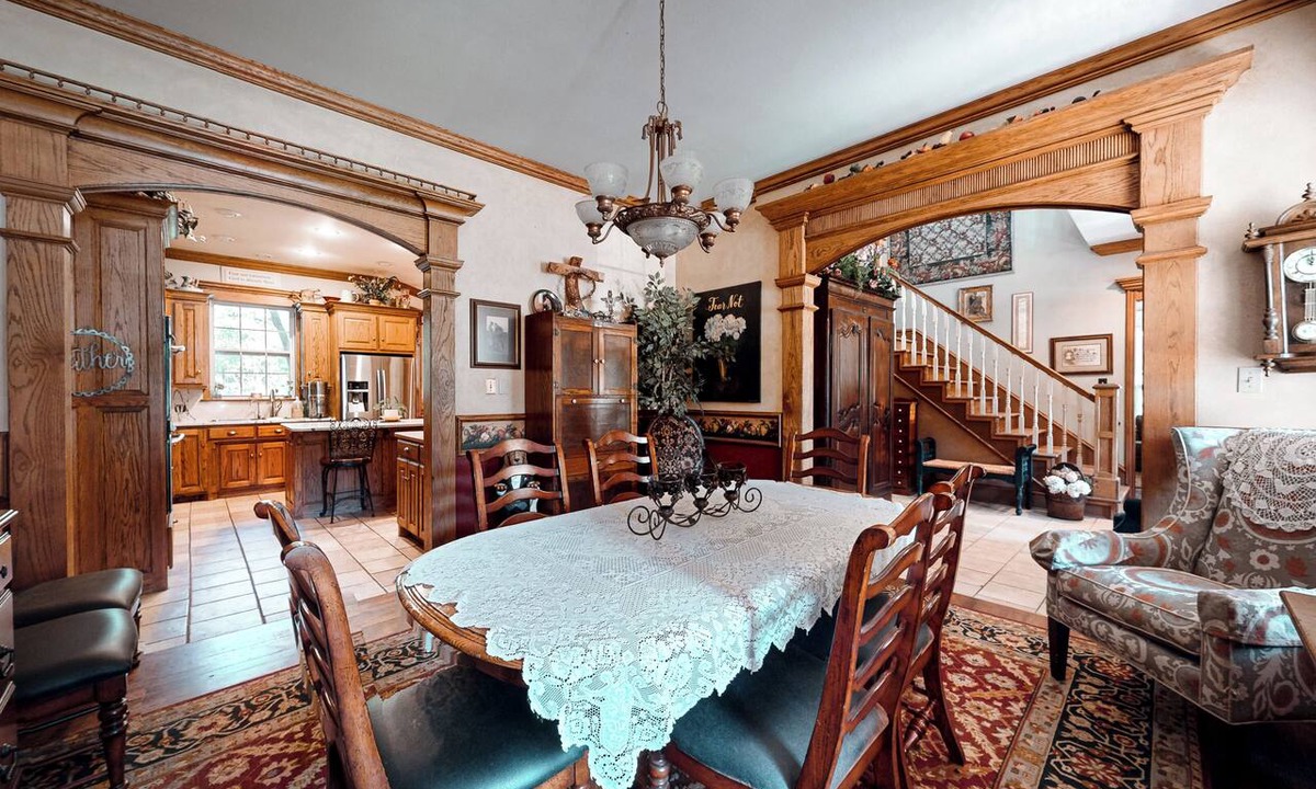 Elmo House | Welcoming and Spacious 5 Bedroom Home on 4.5 Acres