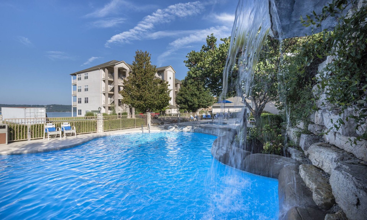 Hollister Hotel | Westgate Branson Lakes Resort