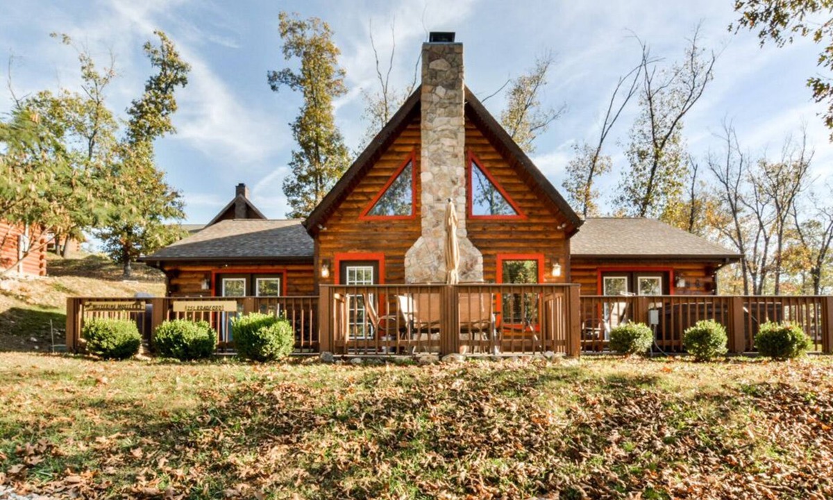 Branson Cedars Cabin | Whispering Moose | 3 Bed, 2 Bath