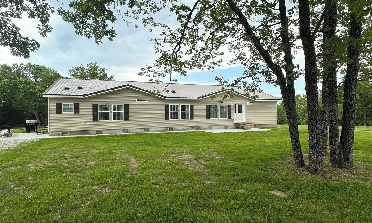 Tea House | Whispering Springs - Beautiful 4-bedroom house with AC in charming Owensville