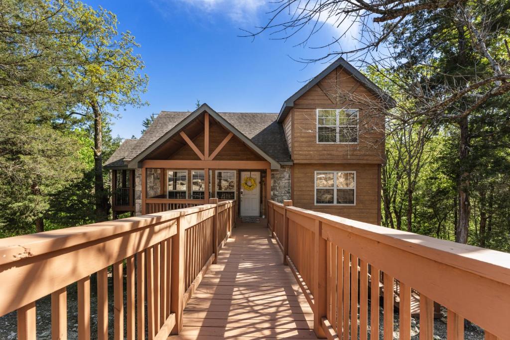 Branson West Cabin | Whispering Woods Lodge-Sleeps 10 Home
