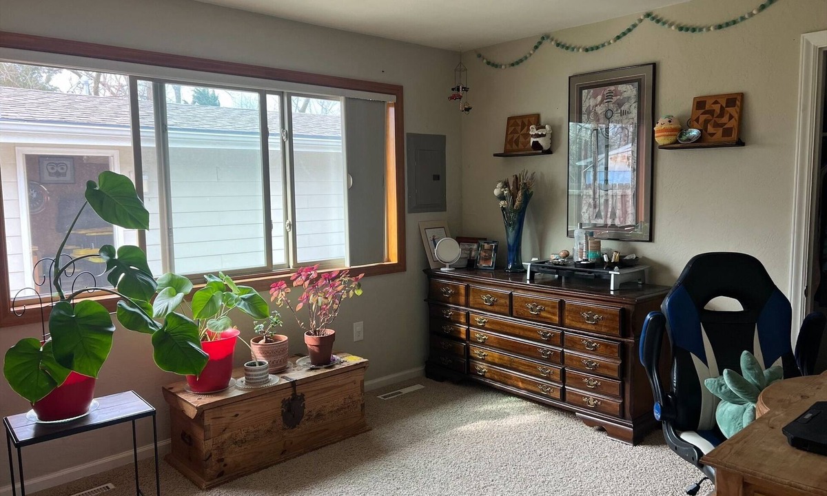 Hillcrest House | World Cup Ready/FIFA Shuttle and KU at Your Door. Large backyard, ample space