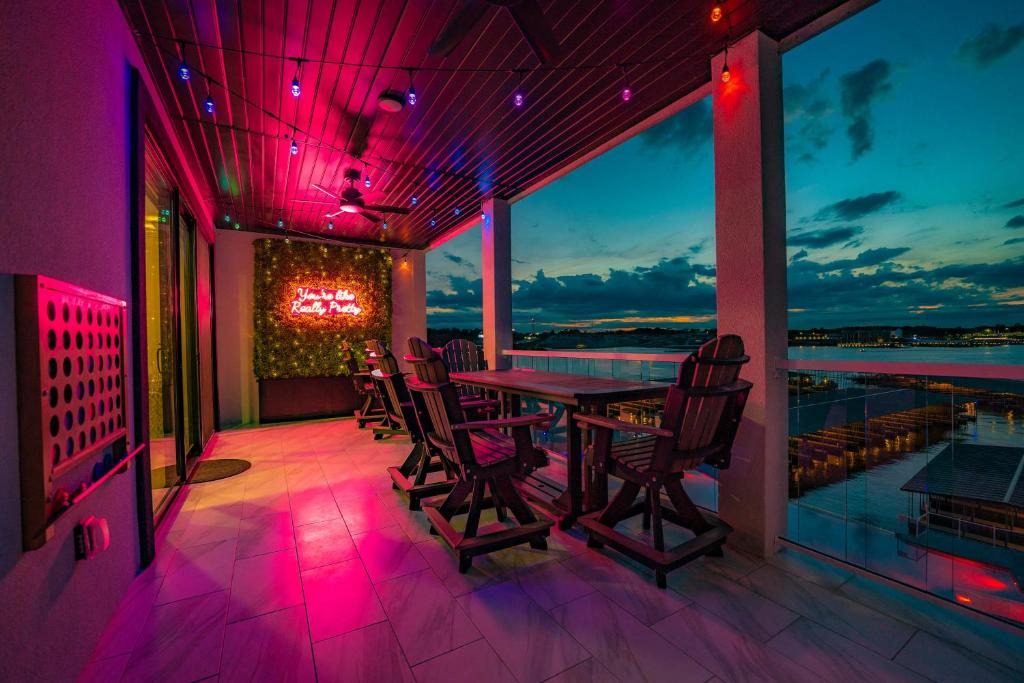 Osage Beach House | Wow Where Dreams become Reality New Luxury Unit