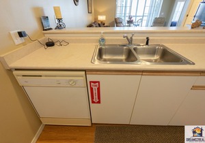 2 BD WALK-IN! Near The Strip! ~ Screened Porch ~ FREE TICKETS INCLUDED! (CH1-18)