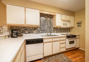 2 Bed, 2 Bath Condo - Covered Balcony, Golf Course View