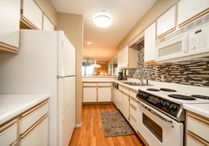 2 Bed, 2 Bath Condo - Covered Balcony, Golf Course View
