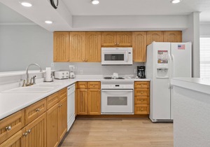 2 Bedroom, 2 Bathroom Walk-in Condo with Golf Course View from All-Season Sunroom