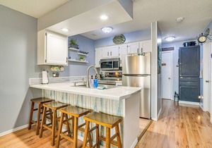 2 Mi to Silver Dollar City: Cozy Condo w/Balcony!