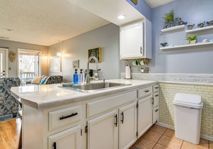 2 Mi to Silver Dollar City: Cozy Condo w/Balcony!