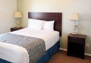 3 -BD Lakeview Suite - 3LO - 02