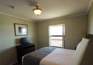 3 -BD Lakeview Suite - 3LO - 02