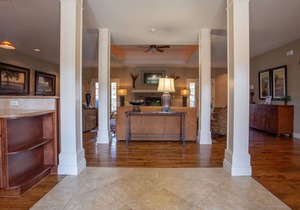 Adorable Villa in the Heart of Branson!! Lots of Space with an Intimate Feel!