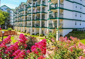 Beautiful 3 bedroom unit at resort, sleeps 10
