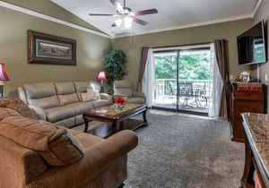 Beautiful Remodeled Luxury Condo-Heart of Branson-Indoor Pool-Large & Affordable