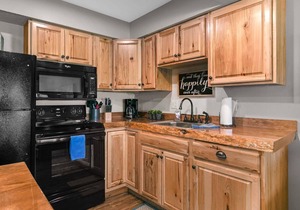 Beautiful Views! King Bed, 1 Mile to Silver Dollar City, 2 Pools! | 2-8