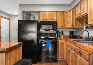 Beautiful Views! King Bed, 1 Mile to Silver Dollar City, 2 Pools! | 2-8