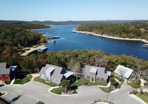 Bluff Cabin #3 with 5 bedrooms & Hot Tub