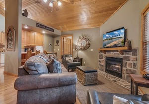Branson Cabin with two Master Suites!