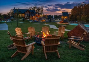 Close to Dogwood Canyon/SDC Modern Lakefront Private Lodge with Free Resort Amenities