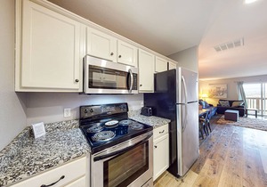 Convenient Condo w/Great Location, Shared Pool, Free WiFi, Private Balcony, View