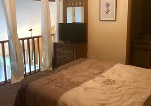 Cozy Condo 8 Miles from Silver Dollar City!