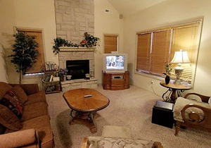 Cozy Up By the Fire in this Exquisite Villa in Stonebridge! Close to Branson!