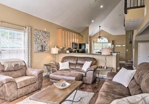 Family Condo with Pool Access, Near Table Rock Lake!