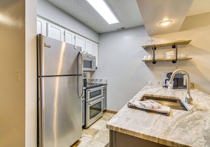 Family-Friendly Condo: 1 Mi to Silver Dollar City!