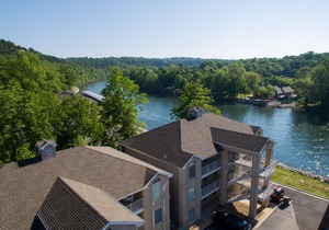 Fort Taneycomo - Updated 2 bed/2 bath condo located at Fall Creek Resort!