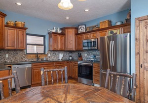Gorgeous 10 Bedroom Lakefront Lodge