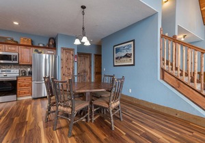 Gorgeous 10 Bedroom Lakefront Lodge