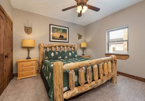 Gorgeous 10 Bedroom Lakefront Lodge
