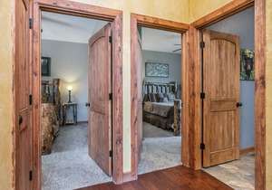 Gorgeous 6 Bedroom Lakefront Lodge
